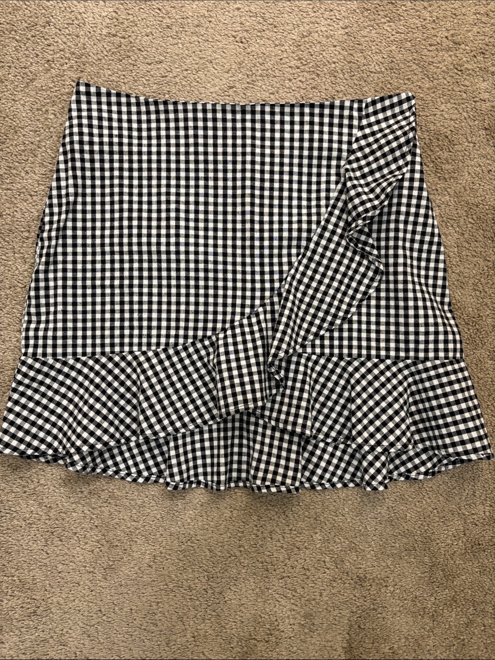 Forever 21 Black and White Gingham Ruffle Mini Skirt Size M